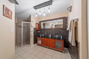 Spacious Vacation Getaway on Canal close to Beach - Image 4