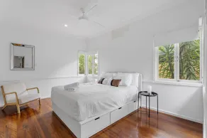 Spacious 3-bed Stay With Balcony and BBQ - Image 4