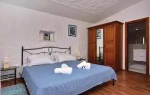 Lovely Home In Stari Grad - Image 3