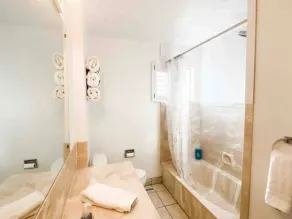 Privat lägenhet med egen ingång och hemmabio - Image 5