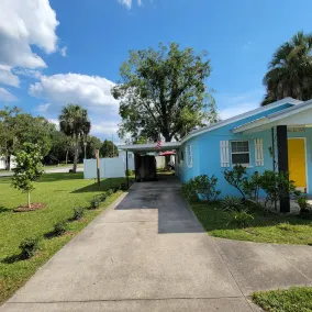 In walking distance from Three Sister's Springs,<br>Hunters Springs, & Kings Bay - Image 3