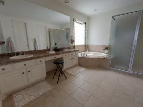 Lakeview Luxury House - Image 3