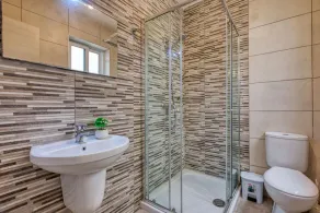 Spacious 4 Bedroom & 4 Bathrooms Apartment - Image 2