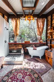 Luxury Covered Wagon in Santa Monica Mountains close to Malibu  w/ King Bed - Image 3