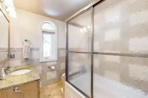 7BR Modern Farmhouse on Sustainable Working Farm - Image 3