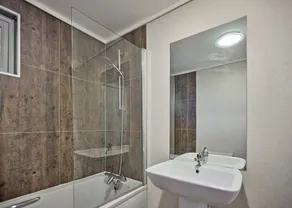 Hazelwood Deluxe Lodge - Image 2