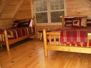 Avskilt Deluxe Log Cabin Med utsikt över vacker stocked Pond - Image 5