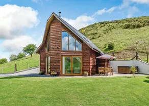 Gorgeous open plan two storey lodge. - Image 4