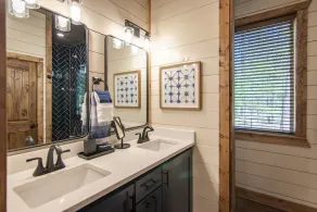 Family Retreat 2 King suites sleeps 12, Fire Pit, Hot Tub, Arcade+Bunk Room - Image 5