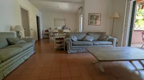 Lovely 3 bedroom with seaview and access to pool - Image 5