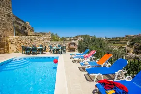 Casa de campo típica de elección con piscina autorizada por la Autoridad de Turismo de Malta. - Image 4