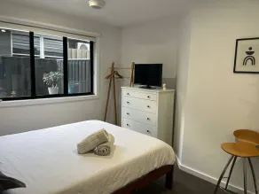 Cosy 2B apartment with private parking - Image 5