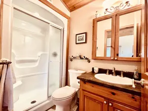 Cheerful 4 Bedroom Lakefront Cottage+Guest House Near Algonquin Park - Image 2
