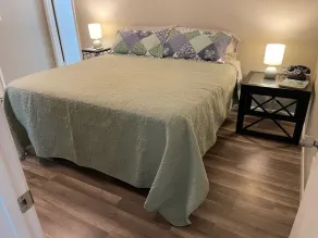 Adorable 3 bedroom attached cottage in quiet spot. - Image 3