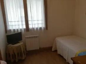 Pequeño adosado de montaña con terraza - Image 3