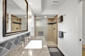 Fantastic bayside vacation home - WiFi, central AC, patio, private washer & dryer - Image 3