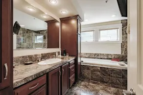 Luxurious Beachfront House - spectacular ocean views - w/ indoor elevator - Image 5