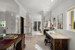 Impeccable Italian Villa - Image 4