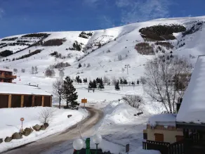 studio at the foot of the slopes, view of the mountains, sleeps 5, quiet residence - Image 5
