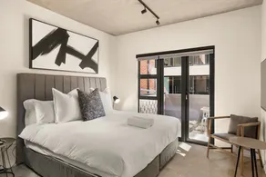 Studio Apartment in Trendy Hyde Park - Image 4