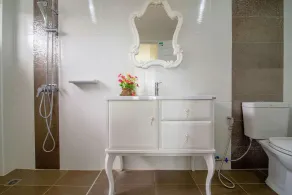 Platoo Pool Villa - Image 4