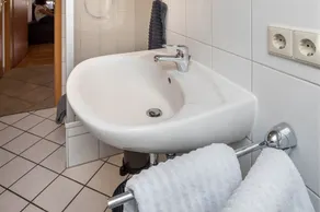 Appartamento di vacanza \"Weitblick\" con vista sulle montagne, balcone e Wi-Fi - Image 5