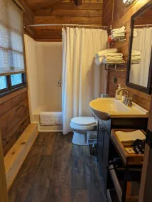 Studio Cabin, minutes from lake and trails - Image 2