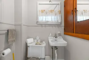 Beach Pass-Charming Waterfront Cottage in Wareham - Image 2