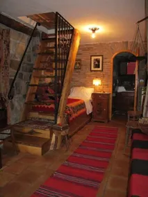 Podpec: Casa histórica rodeada de vegetación con absoluta privacidad - Image 5