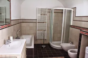 Typisk liguriske hus i det historiske centrum af Montegrazie - Image 3