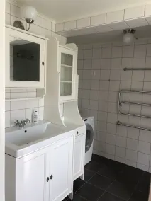 Naturskönt sjöläge med fiske, båt går att hyra. - Image 2