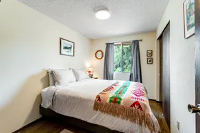 Delightful Waterfront Cabin w/ Large Deck, Free WiFi, Firepit, & Washer/Dryer - Image 4