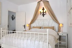 Detached villa with private pool and sea/mountain views in El Capistrano Village - Image 4