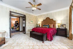 Town & Country Home: 5,000 sq ft_Pool_16 beds_basketball_ping pong_fire pit - Image 5