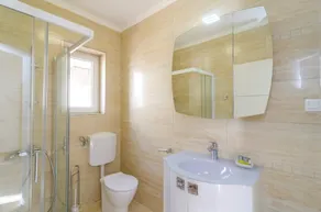 6 - Touch of infinity - Boutique Pine Tree Apartments - Image 2