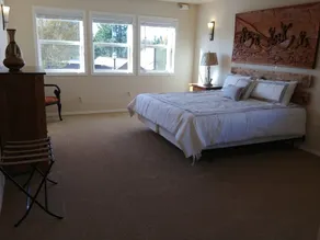 Classic Condo in the hart of Downtown Burien - Image 5