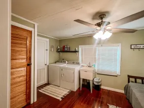Beautiful 1951 home. - Image 2