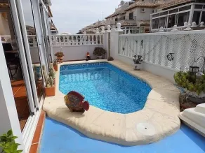 Stadthaus mit eigenem Pool, gute WiFi. Kurzer Fußweg zum Villamartin Plaza - Image 5