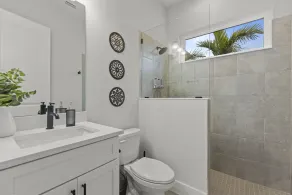 Brand New Luxury Lagoon Home, near beach & IMG! - Image 3