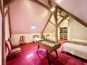 FORTIFIED MANOR med horisont for markerne så langt øjet kan se - Image 2