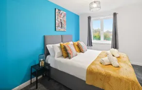 25 Off Weekly Contractor & Family Apt - Image 4