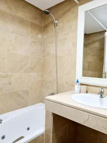 FABULOUS APARTMENT 10 min walk to Duquesa Marina and the Beach - Image 4