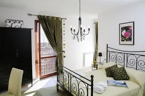 Lovely house close to the lake with panoramic lake and mountain views - Image 3