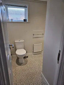 Lodge-Ensuite mit Dusche-Blick auf die Landschaft-Owl Dog Friendly - Image 3