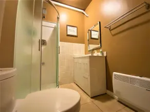Private 3-Level Townhouse + 8BR + 8BA + Sleeps 8-30 +Sunny Terrace+Free Parking - Image 5