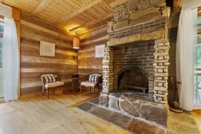Private, unique log cabin with hot tub, 3 BR,2 bath. Sleeps 6. - Image 2