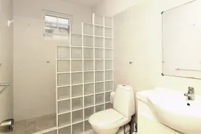 Sungold House: Ginger Lily Apartment - Image 3