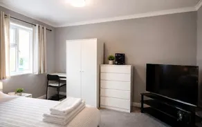 3-Bedroom House ,Quiet & Spacious - Image 2