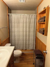Deschutes River Fly Shop &  Camp, River View Cabin Rental - Image 2