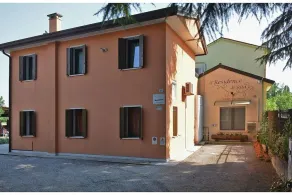 Single house with parking space and garden - Image 5